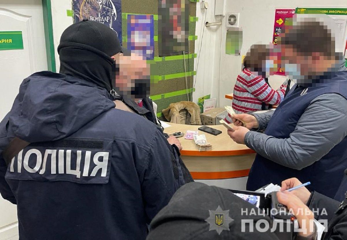 Поліція затримала закарпатського топ-митника за допомогу в контрабанді сигарет