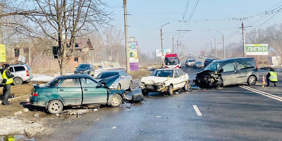 У ДТП з шести автомобілів біля Івано-Франківська загинули двоє людей