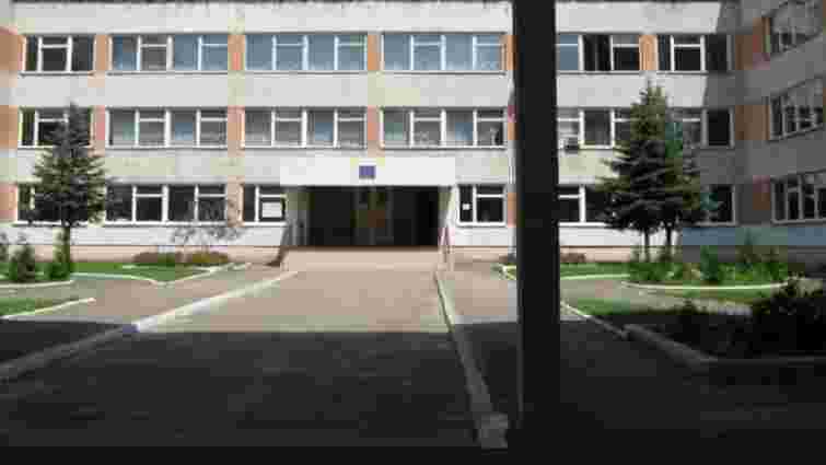Зі львівської школи звільнили вчителя після звинувачень у побитті учня