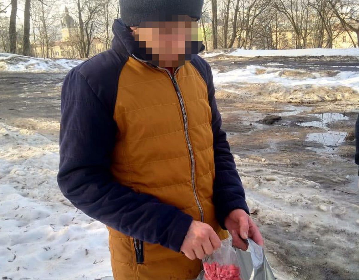 Львівська поліція затримала наркокур'єра з 62 пакунками α-PVP