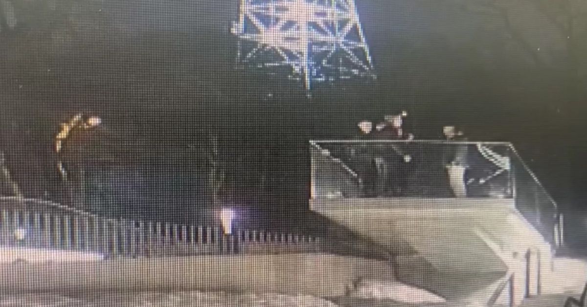 23-річний киянин розбив скляну огорожу Меморіалу Небесної Сотні у Львові