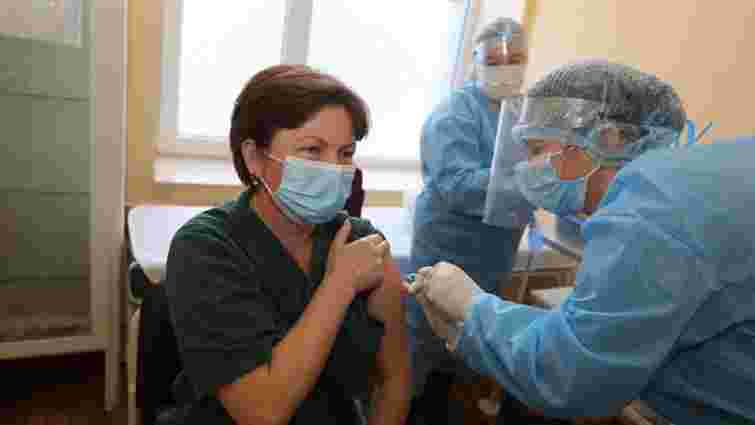Цього тижня у Львові від коронавірусу провакцинують понад 400 медпрацівників