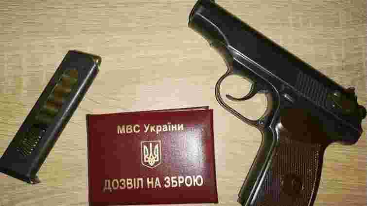 Українська поліція видала більше двох тисяч незаконних дозволів на зброю 