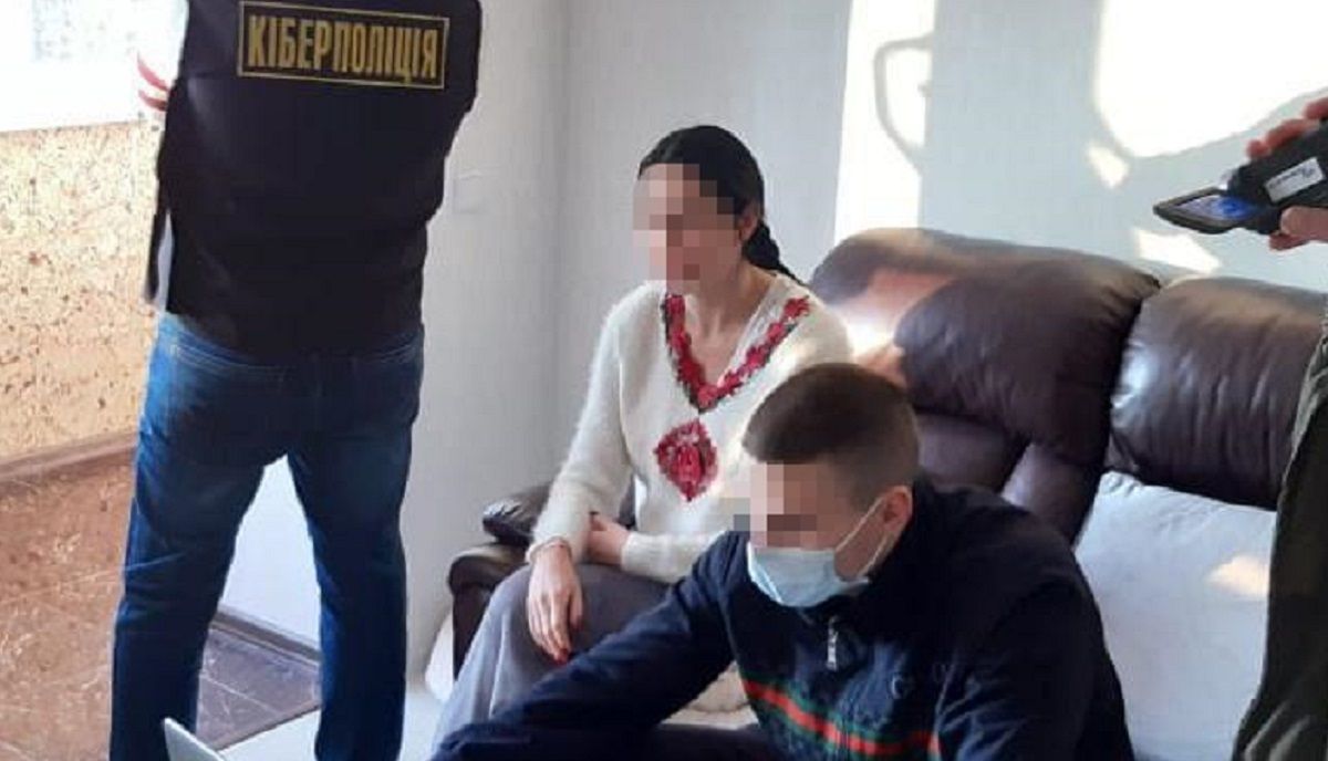 Поліція оголосила підозру 27-річній львів’янці за продаж власних інтимних фото