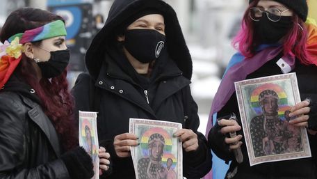 У Польщі суд виправдав ЛГБТ-активісток у справі про пародію на ікону Богоматері