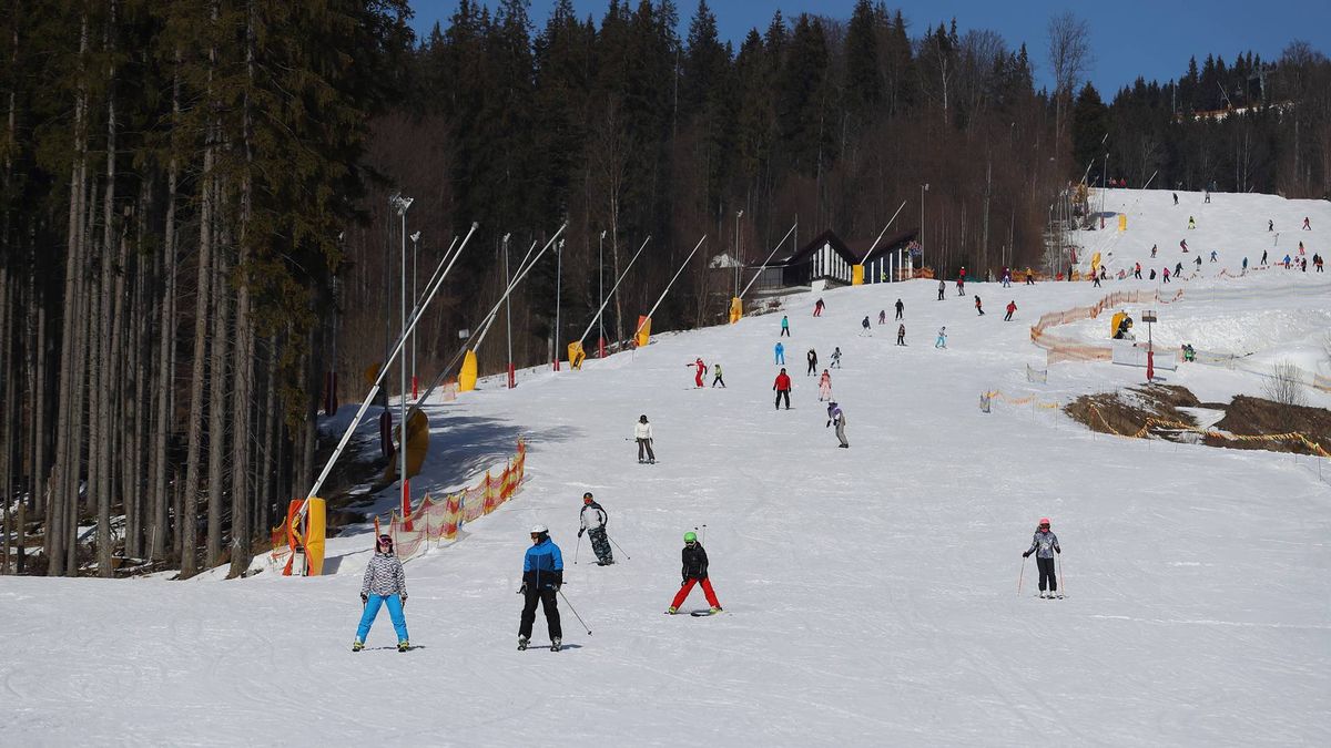 Шмигаль пояснив роботу «Буковелю» у червоній карантинній зоні
