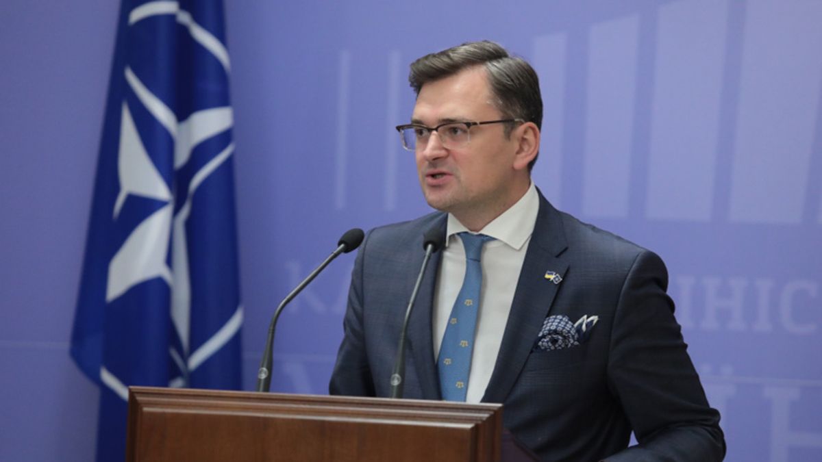 Кулеба пояснив послаблення санкцій ЄС проти оточення Януковича