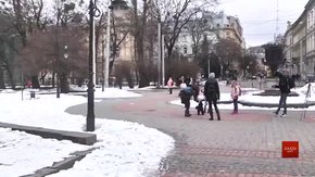 Власники собак у Львові показали, як прибирають за своїми улюбленцями