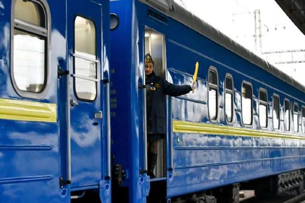 «Укрзалізниця» почала продаж квитків на спецрейси до Закарпаття