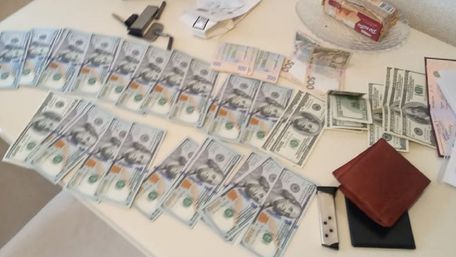 27-річного архітектора Дрогобицької міськради затримали на хабарі 3000 доларів