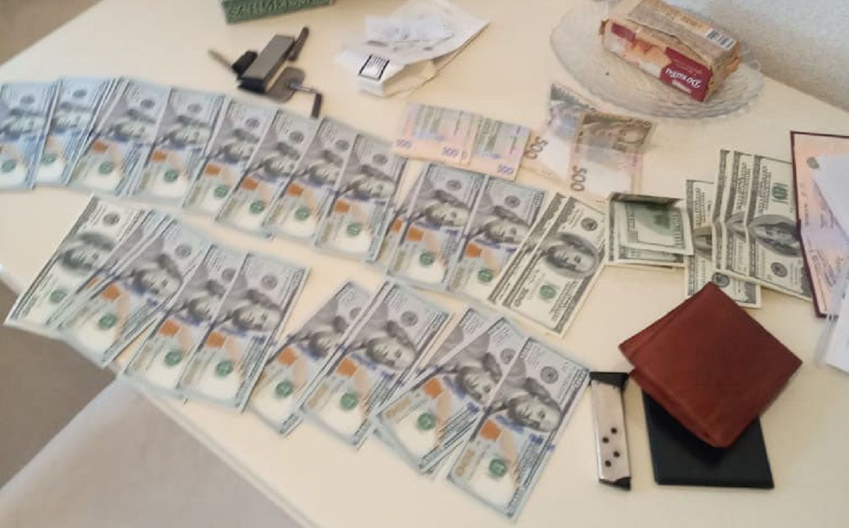 27-річного архітектора Дрогобицької міськради затримали на хабарі 3000 доларів