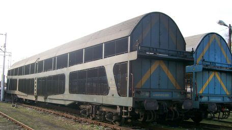 «Укрзалізниця» відновила курсування потягів з вагонами для автомобілів