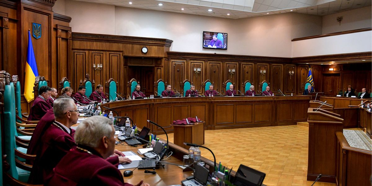 Судді КСУ просили про самовідвід перед голосуванням щодо антикорупційної реформи