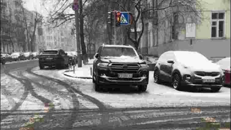 Давида Арахамію оштрафували за неправильне паркування в Києві