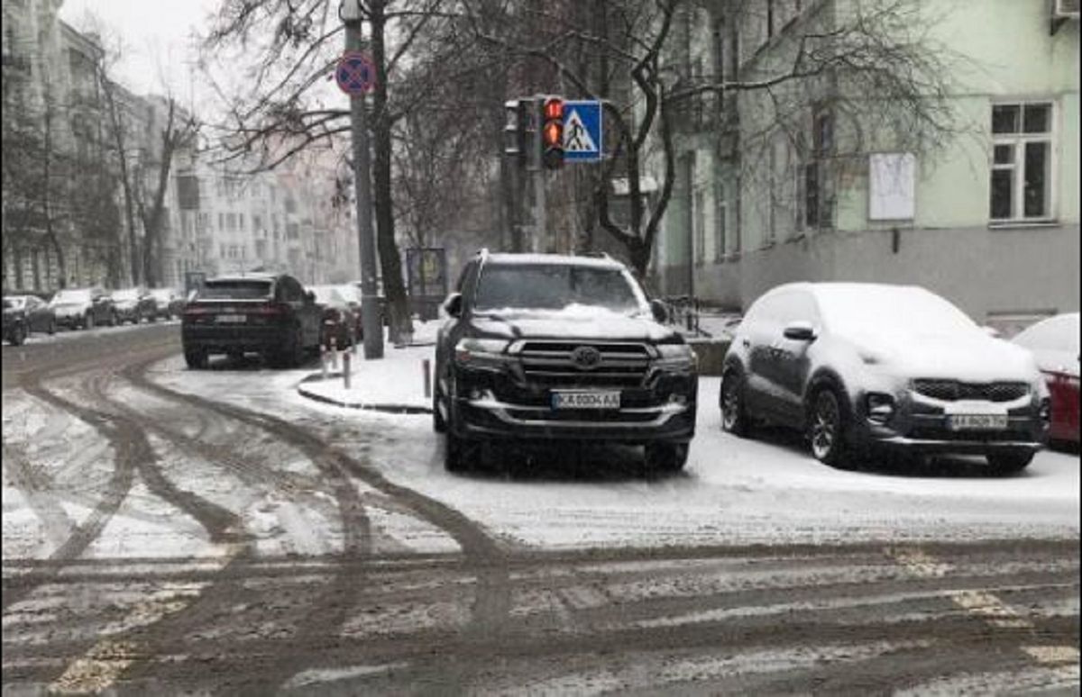 Давида Арахамію оштрафували за неправильне паркування в Києві