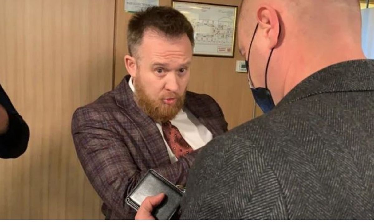 Юрій Камельчук влаштував скандал на з'їзді «Слуги народу» через бейджик