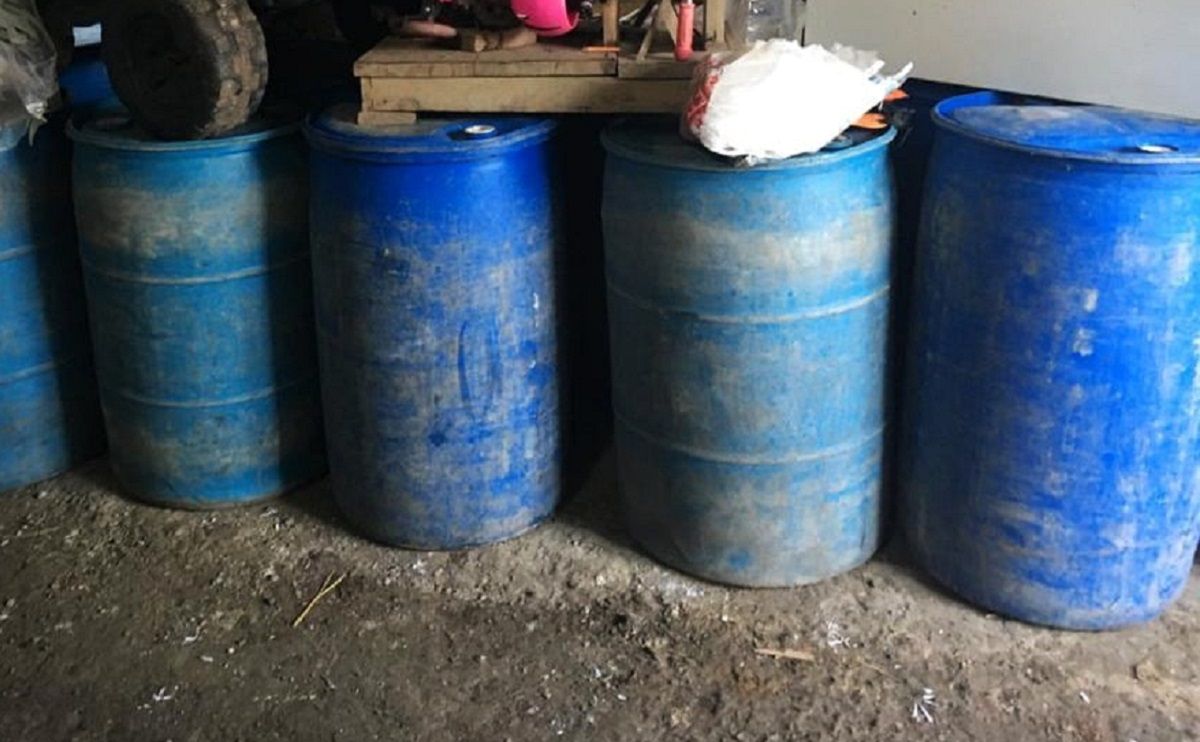 Оперативники СБУ викрили у селі біля Львова підпільну гуральню