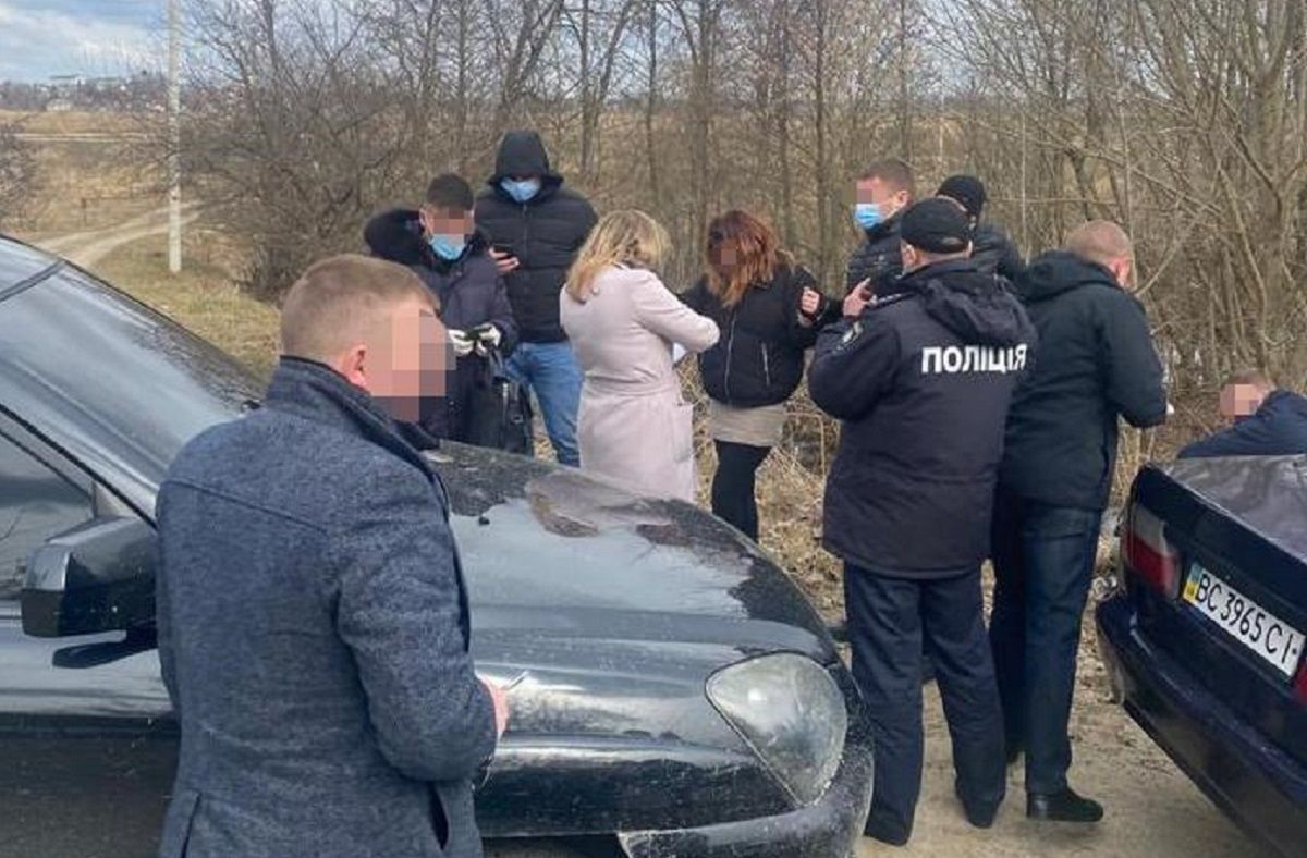Чотирьох мешканців Новояворівська затримали за торгівлю наркотиками