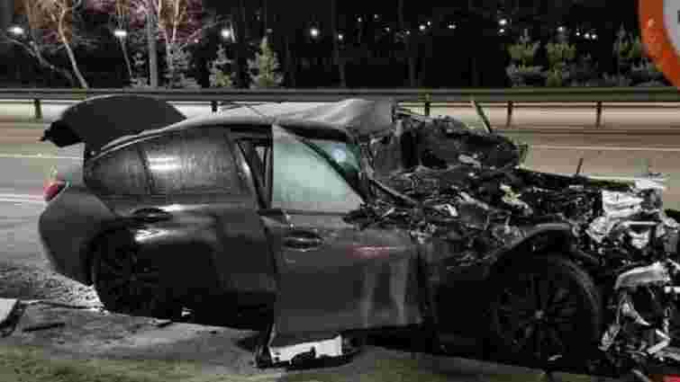 У Києві BMW влетів у авто аварійної служби, чотири людини постраждали