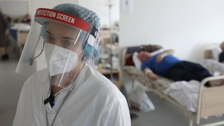 Понад 340 медиків зголосились допомогти у боротьбі з ковідом у Львові
