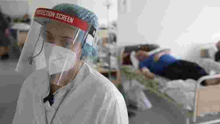 Понад 340 медиків зголосились допомогти у боротьбі з ковідом у Львові
