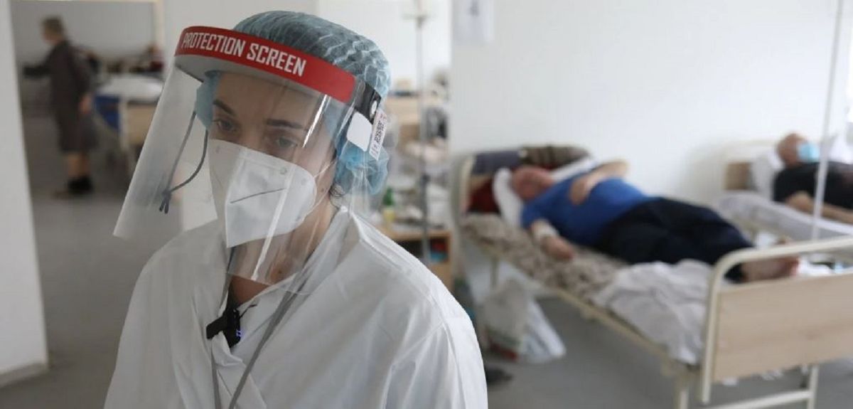 Понад 340 медиків зголосились допомогти у боротьбі з ковідом у Львові
