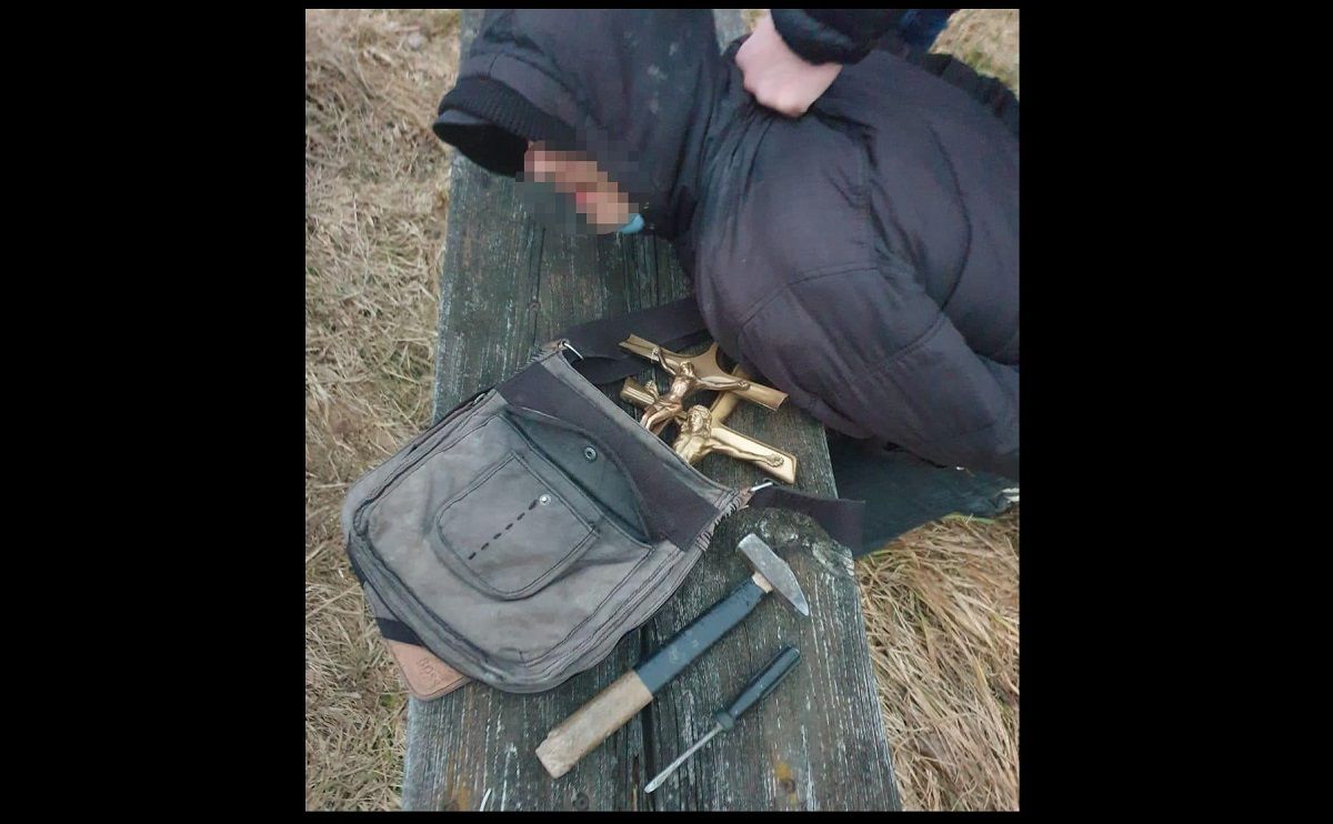 Львівська поліція на цвинтарі затримала чоловіка, який обкрадав могили 