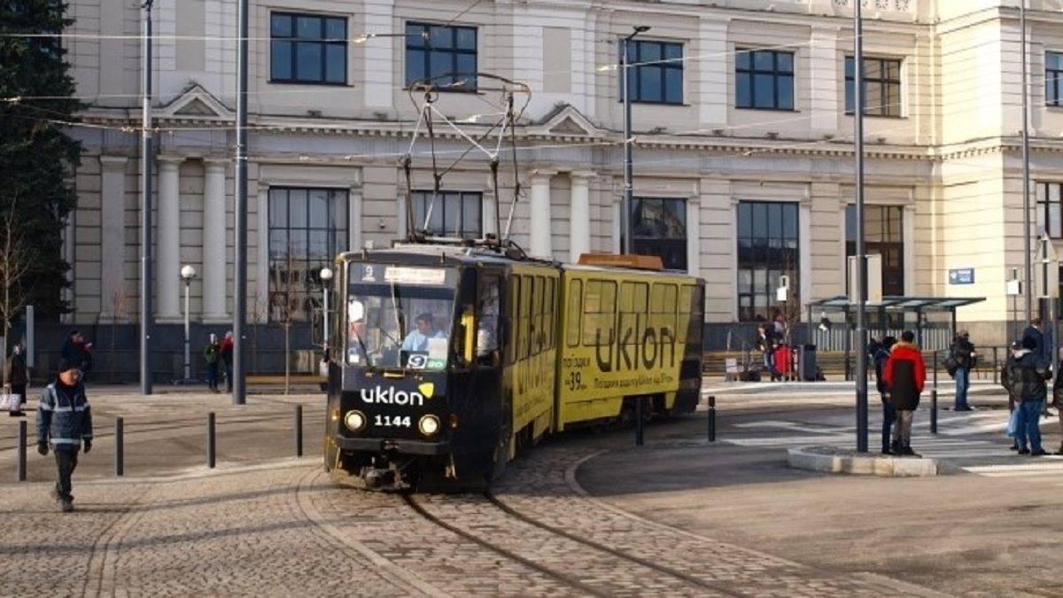 Частина громадського транспорту Львова змінила маршрути