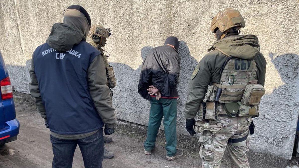 Контррозвідка затримала на Харківщині озброєного бойовика «ЛНР» 