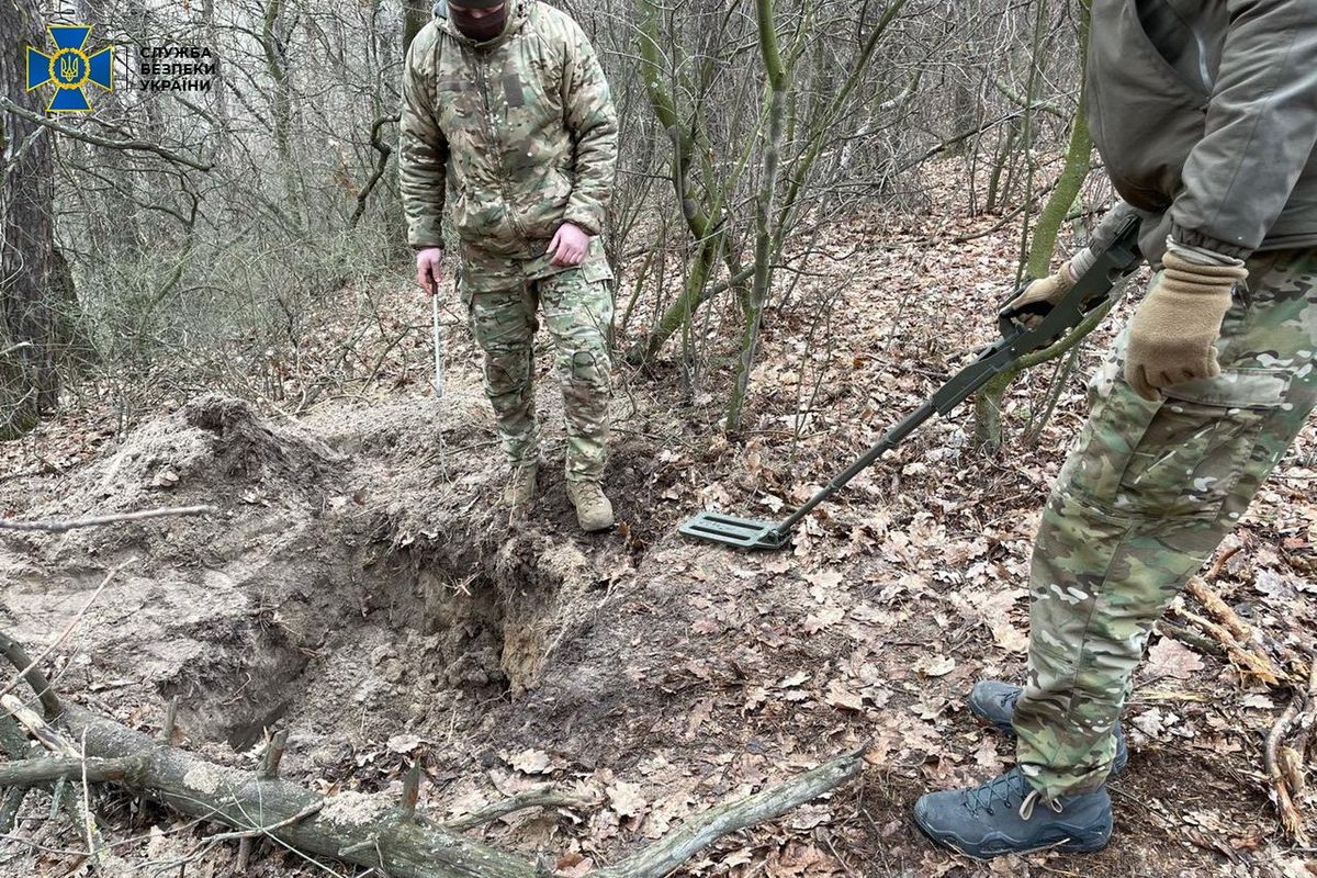 СБУ вилучила арсенал російської зброї в затриманого у Харкові бойовика