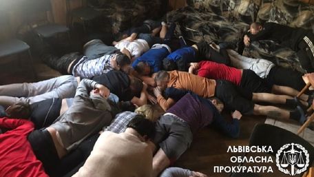 У фіктивних реабілітаційних центрах на Львівщині та Франківщині незаконно утримували 50 людей