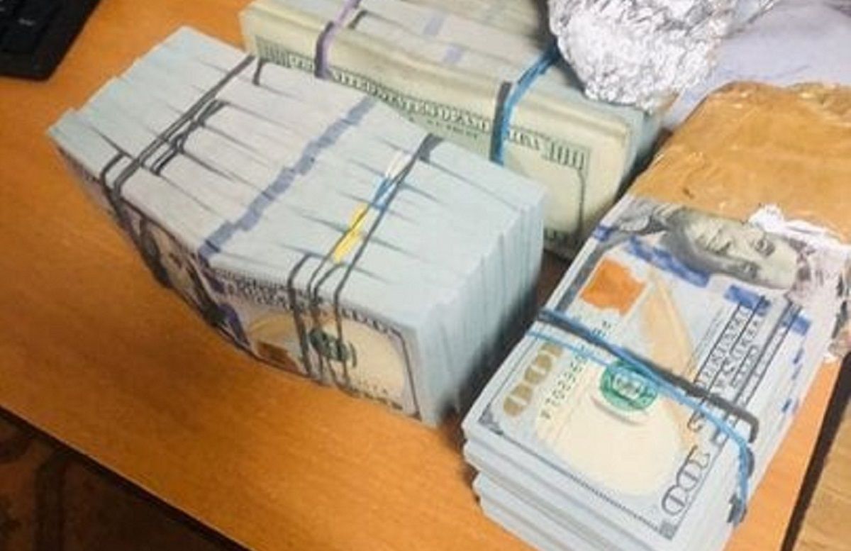 Львівський суд конфіскував у мешканця Хмельницького незадекларовані 150 тис. доларів
