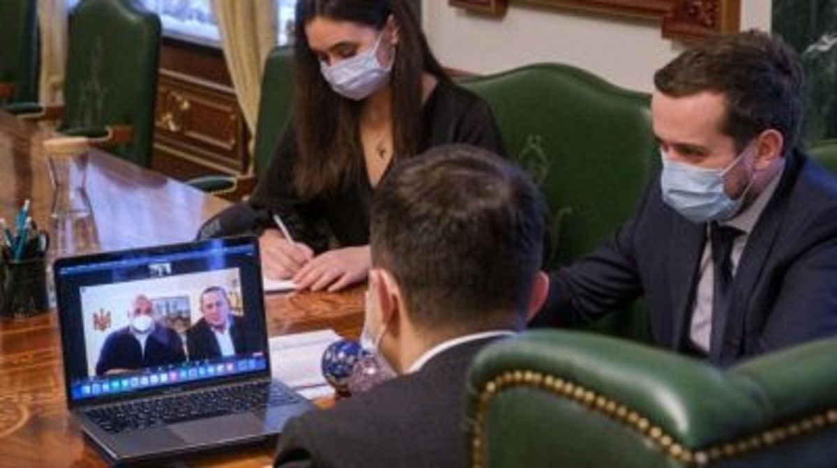 Нараду Зеленського з Вірастюком щодо вакцинації розцінили як приховану агітацію