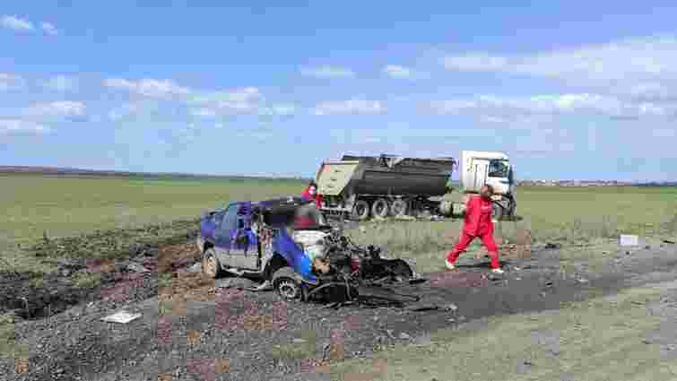Троє людей загинули в зіткненні вантажівки та легковика на Миколаївщині