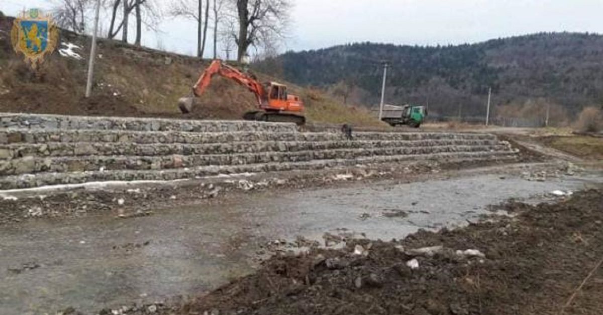 Розмиту повінню дорогу на Львівщині відремонтує фірма екс-поліцейського