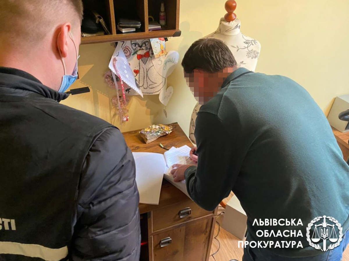 На Львівщині підприємець отримав 2 млн грн за невиконані ремонти доріг