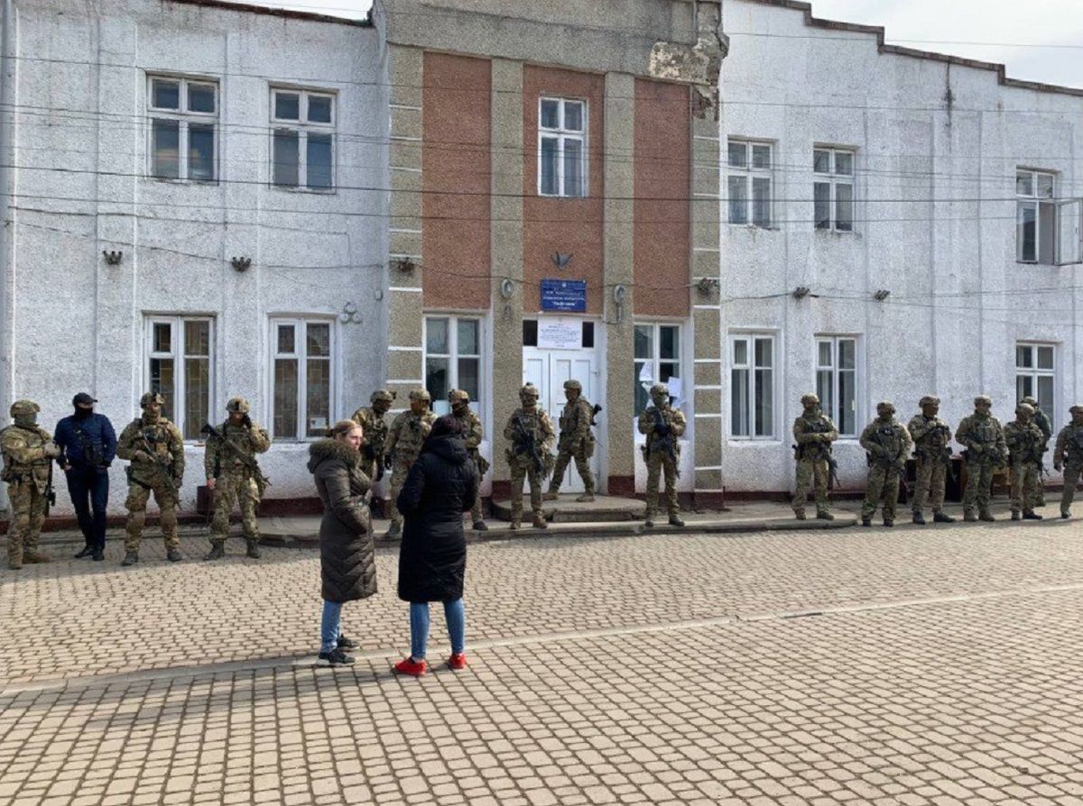 СБУ та Нацполіція взяли під охорону 87-му ОВК на Івано-Франківщині