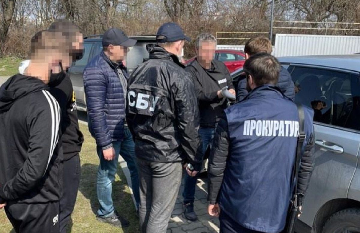 На хабарі 73 тис. грн затримали посадовця Держводагентства у Львові