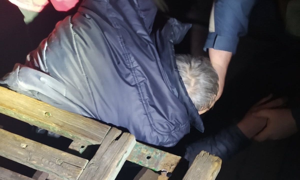 У Стрию рятувальники визволяли чоловіка, рука якого застрягла в лавці