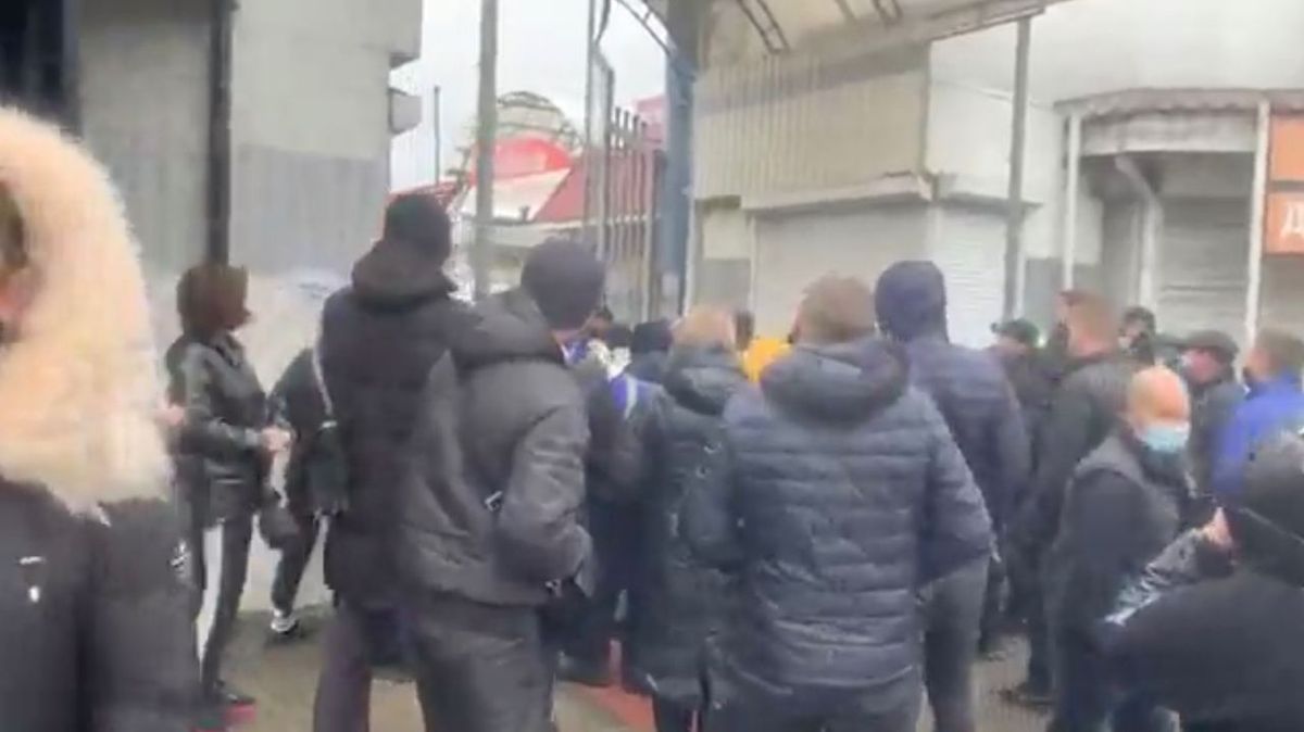У Миколаєві підприємці не дозволили поліції закрити речовий ринок