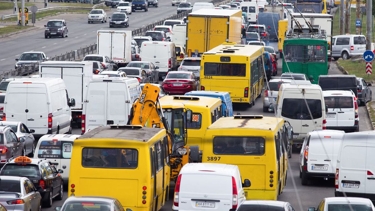 В перший день жорсткого карантину Київ паралізували автомобільні затори 
