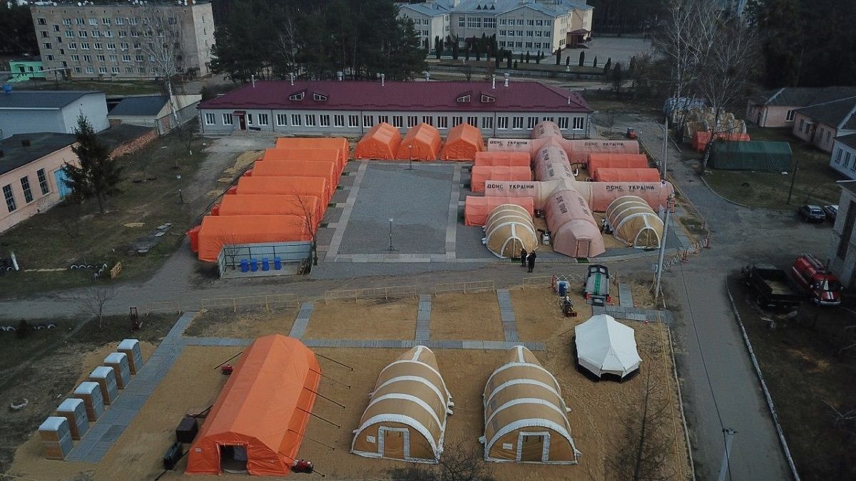 Мобільний госпіталь для хворих на Covid-19 перевезли з Прикарпаття на Хмельниччину