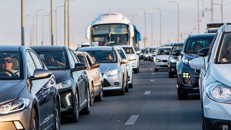 АМКУ перевірить служби таксі Києва через ціни у перший день локдауну