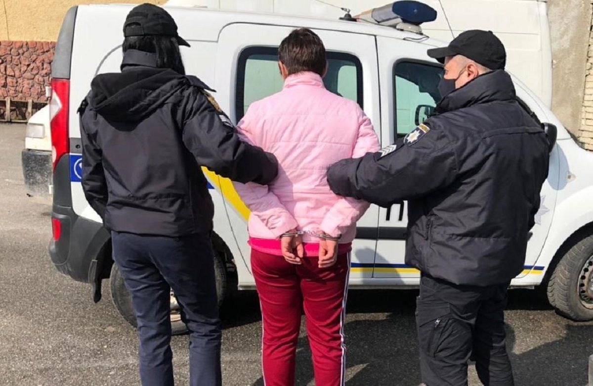 40-річну мешканку Львівщини затримали за розбійний напад на пенсіонера