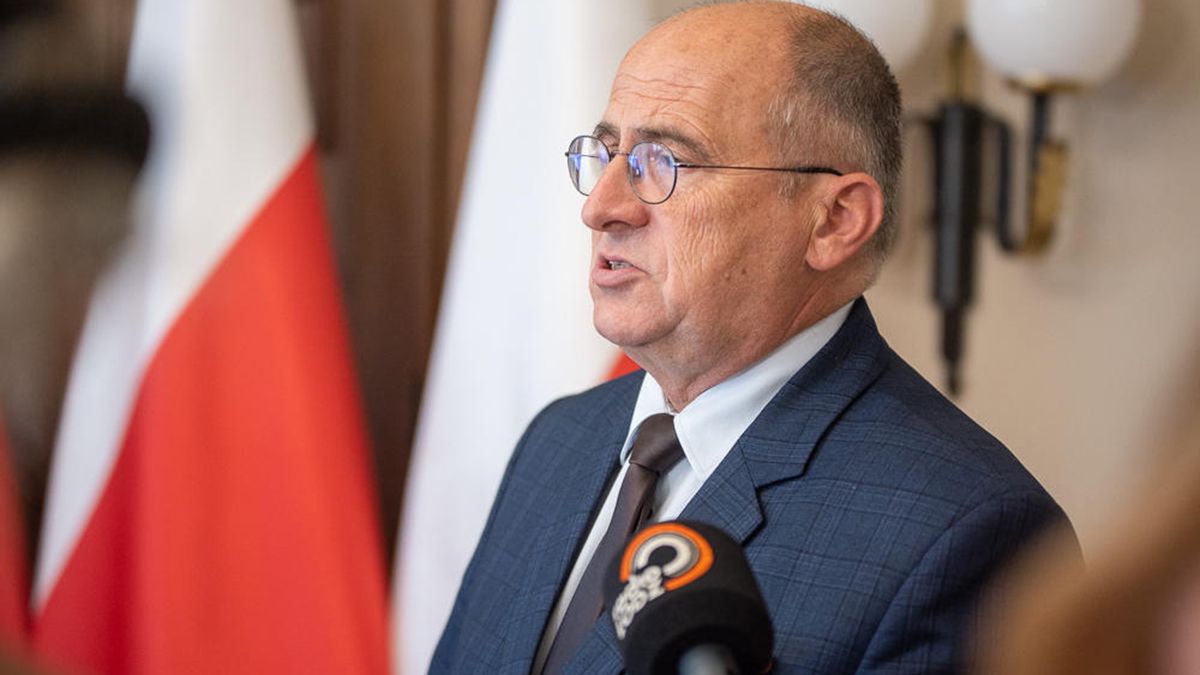 Глава МЗС Польщі терміново вилітає до Києва через війська РФ біля України