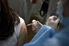 Наступного тижня у Львові почнуть вакцинувати комунальників та освітян