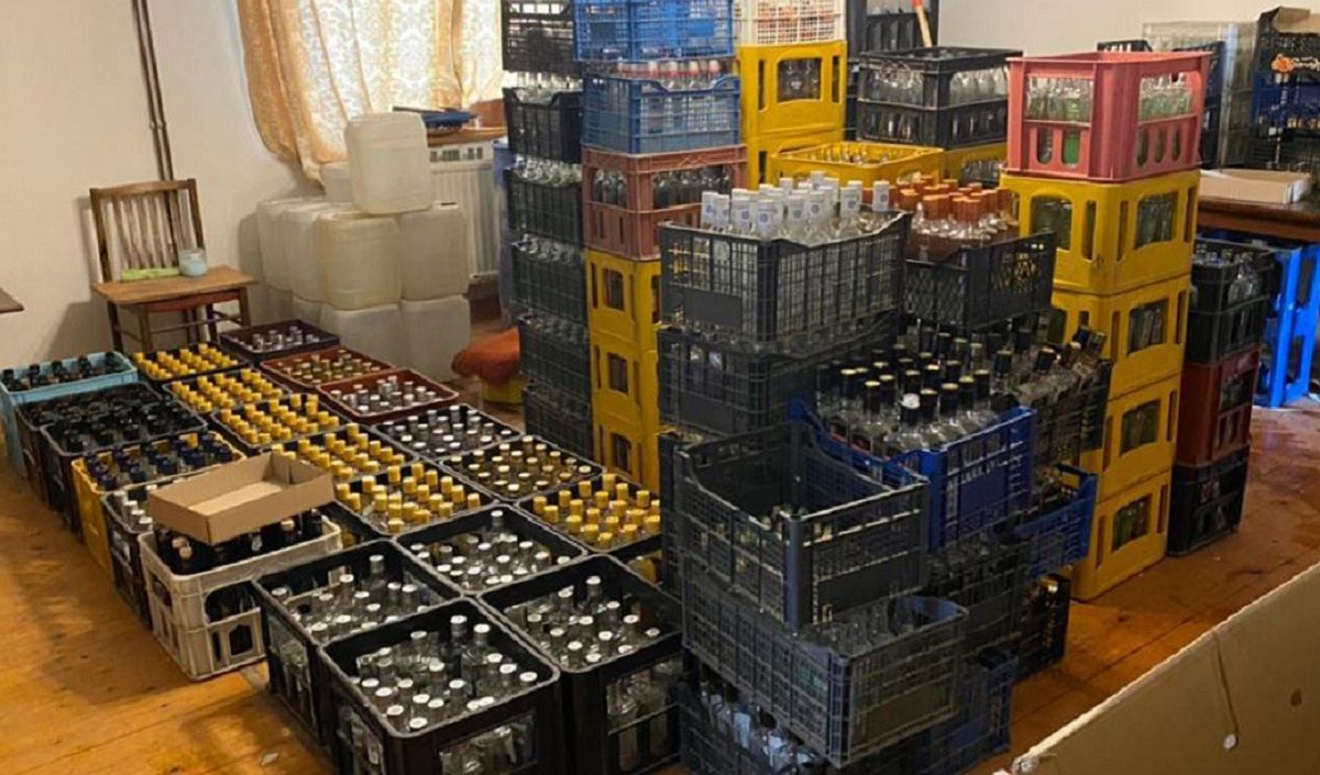 На Львівщині викрили підпільне виробництво горілки відомих марок