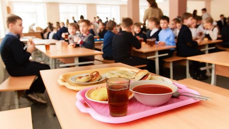 Нове харчування в українських школах запровадять вже цьогоріч