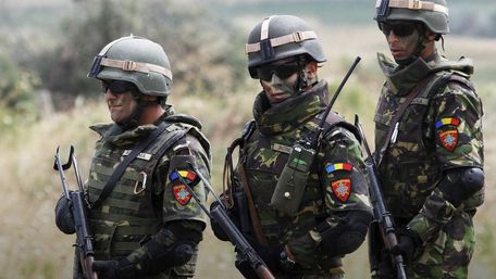 Румунія спростувала фейк про перекидання озброєння в Україну