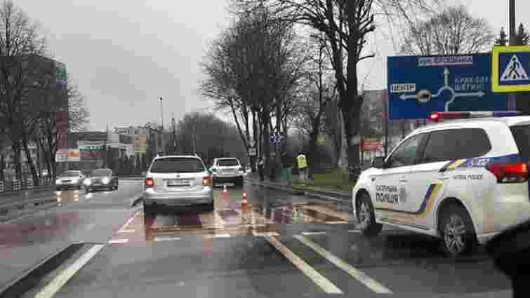 Водій Toyota Highlander збив 42-річного військового на «зебрі» у Львові